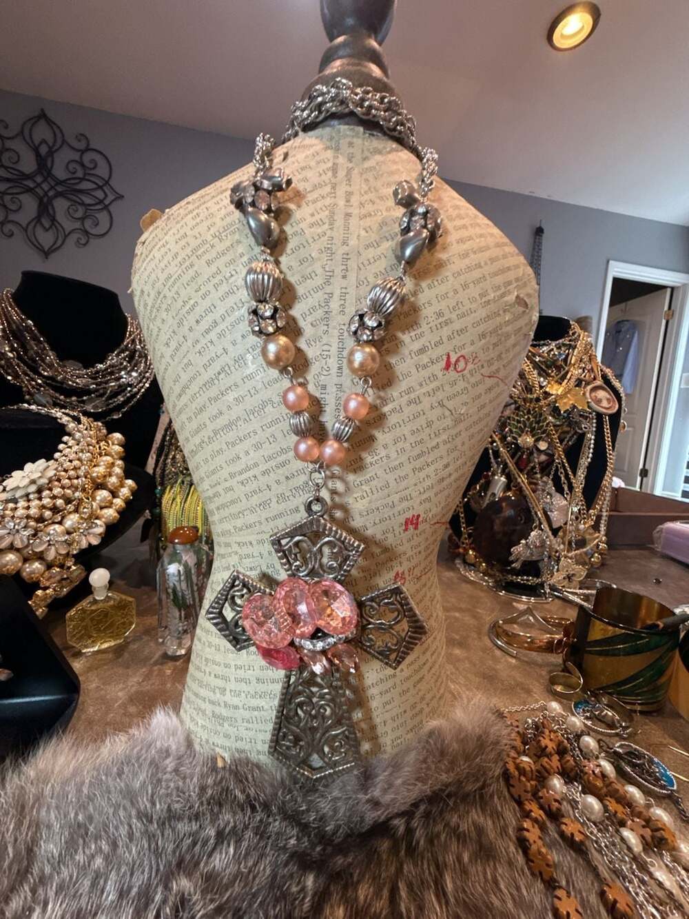 Bomb Party She's A Retro Diva Pink Rhinestone Cross Necklace